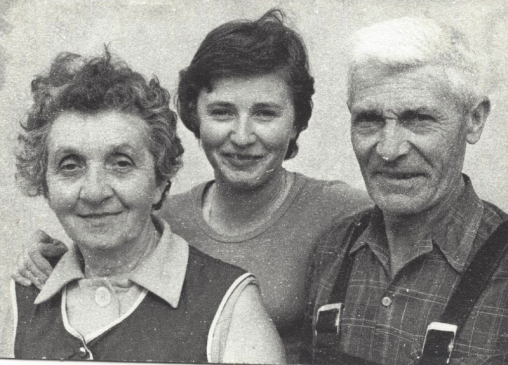 Photo d'archives : Nicole et ses parents, Andrée et Raymond